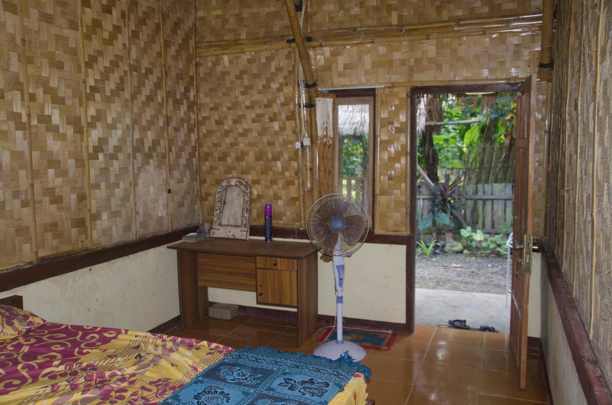 Red Island Bungalows Pasanggaran Exterior photo