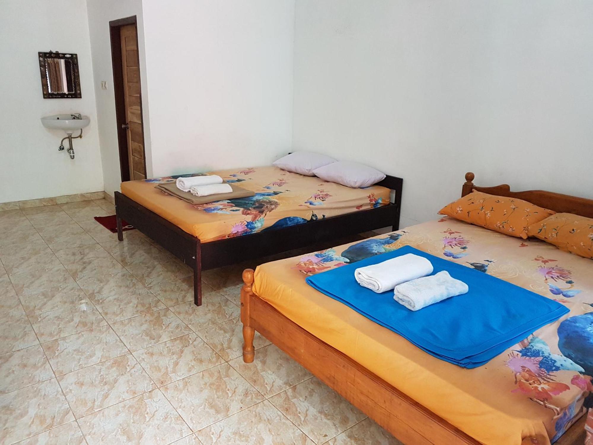 Red Island Bungalows Pasanggaran Room photo