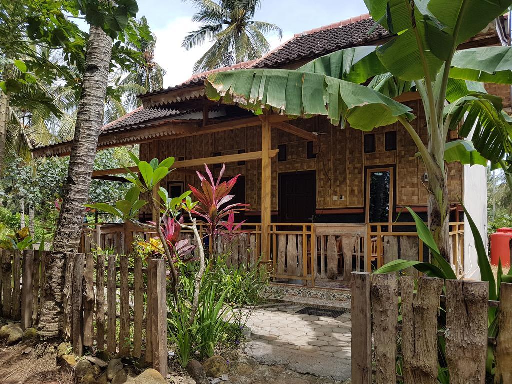 Red Island Bungalows Pasanggaran Exterior photo