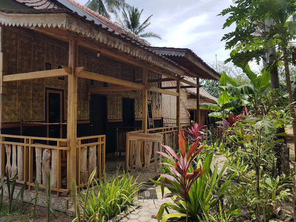 Red Island Bungalows Pasanggaran Exterior photo