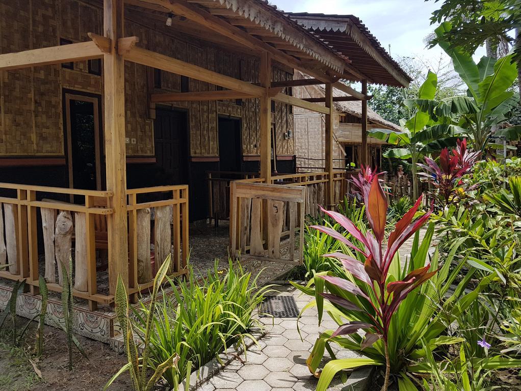 Red Island Bungalows Pasanggaran Exterior photo