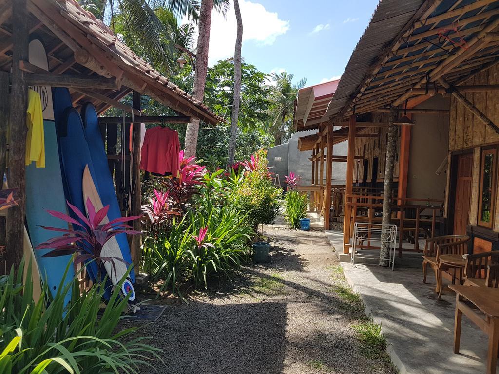 Red Island Bungalows Pasanggaran Exterior photo