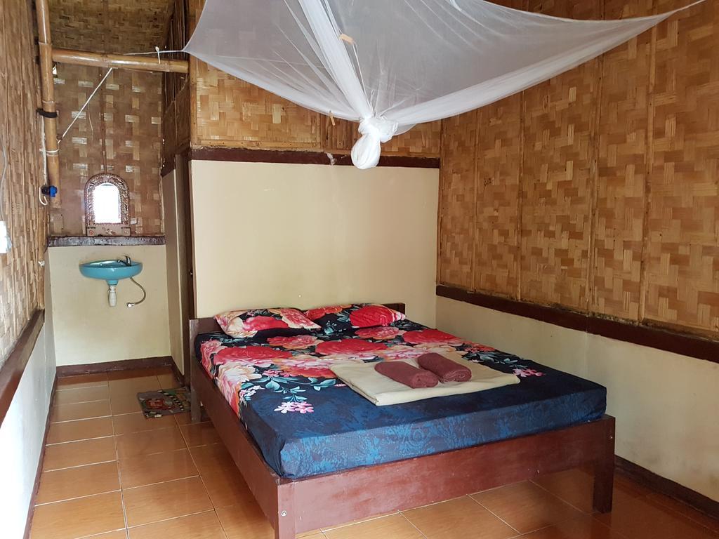 Red Island Bungalows Pasanggaran Room photo